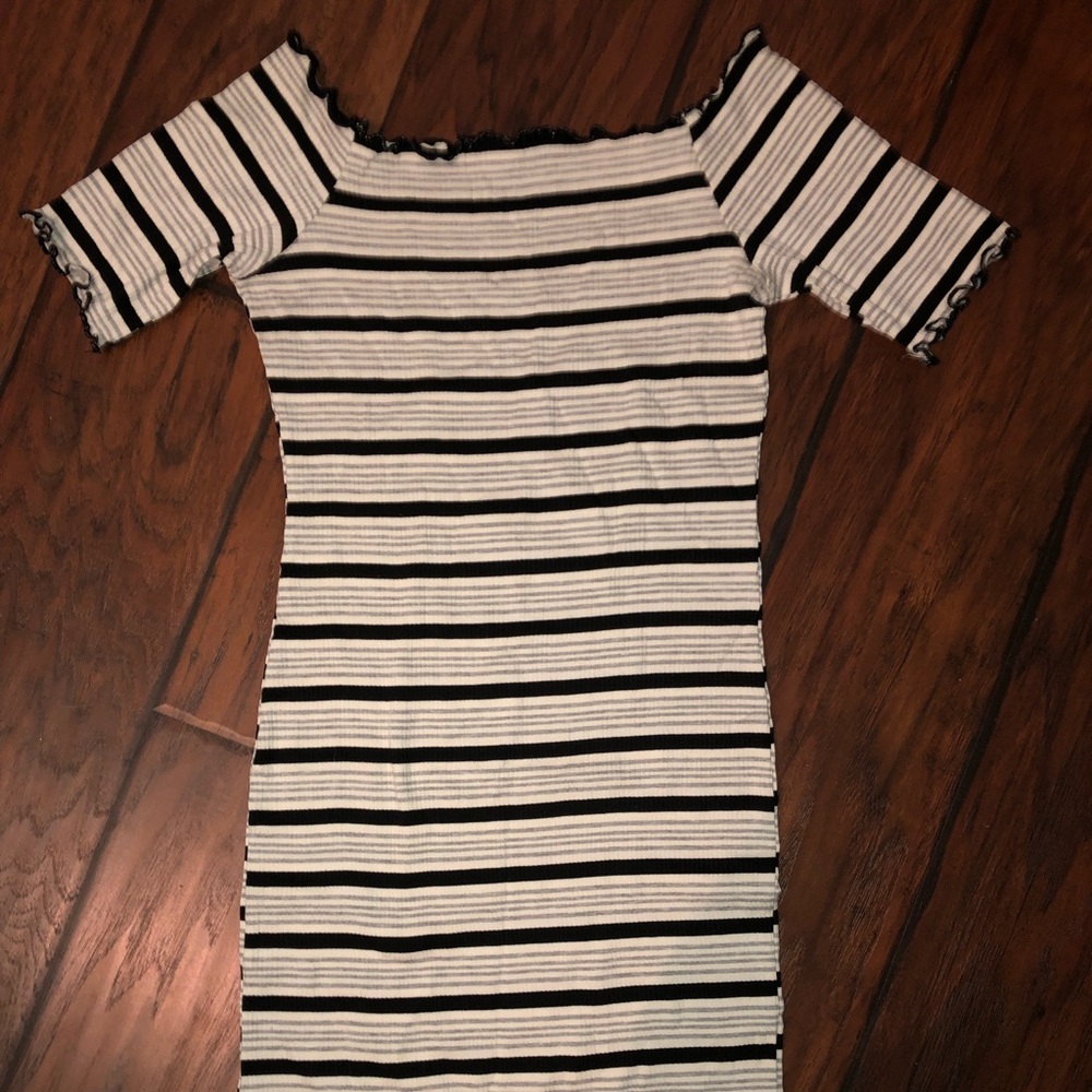 Dress - Picture 2 of 3